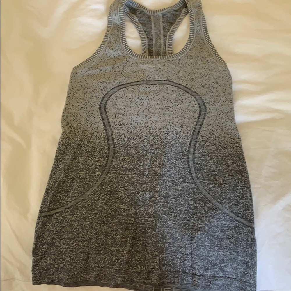 Lululemon workout tank size 6